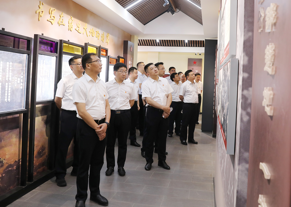 知敬畏、守廉洁！色漫
开展廉政警示教育活动